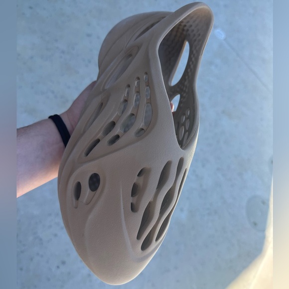 Yeezy Foam Runner ‘Clay Stone’ - Picture 10 of 13